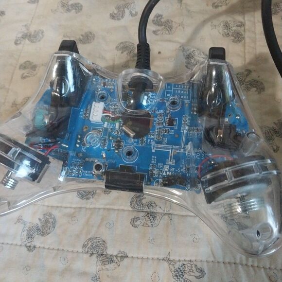 Xbox 360 Wired Clear Afterglow Controller - Picture 4 of 4
